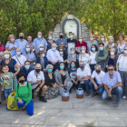 Foto de familia de los asistentes a la fiesta en la plazoleta del Parc de Sant Eloi de Tàrrega dedicada a Sant Magí.