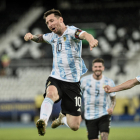 Leo Messi celebra eufòric el gol de falta que posava en avantatge el combinat ‘albiceleste’.