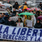 Una manifestación negacionista campó ayer a sus anchas por el centro de Madrid.