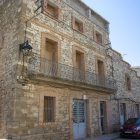 El edificio de las antiguas escuelas de Tarroja de Segarra, que acogerán el consultorio médico. 