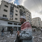 Molts edificis del centre de Gaza estan en ruïnes pels bombardejos israelians.