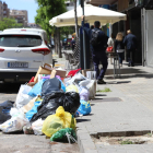 Bolsas de basura ayer en Prat de la Riba.