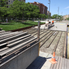 Substitució del paviment deteriorat del parc sobre les vies