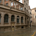 Vista de la façana de l’antiga residència Pare Coll que dona al carrer Almodí Vell.