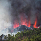 Eurupción en La Palma: Una colada de lava comienza a afectar a las viviendas más cercanas al volcán