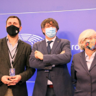 Toni Comín, Carles Puigdemont i Clara Ponsatí, ahir, després de comparèixer a l’Europarlament.