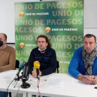 Jordi Prió, Josel Sellart i Santi Caudevilla (d'esquerra a dreta), en roda de premsa d'Unió de Pagesos a Lleida.