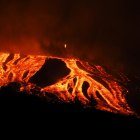 El volcán de La Palma continúa en erupción con hasta ocho bocas expulsando lava