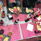 Una taula d’amics participant en la Ruta de la Tapa de la capital de les Garrigues. 