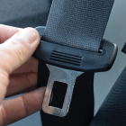 Un cinturón de seguridad Un cinturón de seguridad de un coche.de un coche.