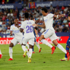 Vinicius celebra uno de los dos tantos que marcó al Levante.