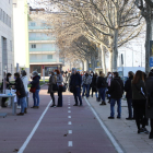 Las colas para acceder a las aulas del Edifici Polivalent de la UdL durante la mañana de ayer.