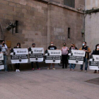 Membres de la plataforma Fruita amb Justícia Social davant de la Paeria de Lleida, el 19 de maig del 2021.