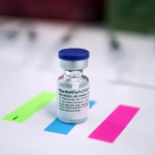 Vista de uVista d'una dosi de la vacuna contra la covid-19 de Pfizerna dosi de la vacuna contra la covid-19 de Pfizer