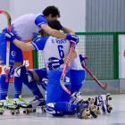 Jugadores del Llista celebran uno de sus goles ante el Calafell.