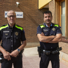 El caporal Antoni Gutiérrez, a l’esquerra, amb el subinspector de la Policia Local Àlex Dalgui.