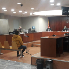 Vista del acusado duirante el juicio celebrado ayer en la Audiencia de Lleida. 