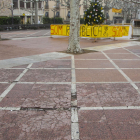A la plaça del Carme es reposaran trams del paviment.