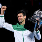 Djokovic fulmina Medvédev i aixeca el seu novè Open d'Austràlia