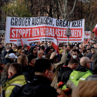 “Corona-Fake”, “Llibertat” o “Avall amb la coronadictadura”, entre els lemes a la protesta a Viena.