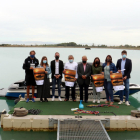 Autoridades y organizadores ayer en el muelle del complejo 2Llacs de Gimenells y Pla de la Font.