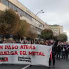 Centenars de persones es van manifestar a favor del sector del metall.