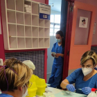 Preparación de vacunas en la residencia Comtes d’Urgell (Balaguer).