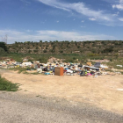 El vertido de basuras en la finca municipal de entrada a la reserva de Mas de Melons en Castelldans.