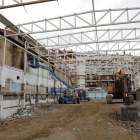 L’estat actual de les obres de demolició de l’edifici, del qual ja només queda part de l’‘esquelet’.