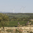 Imagen de archivo de molinos de viento instalados en Les Garrigues.