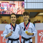 Joel Lee i Josep Ariza, amb les medalles.