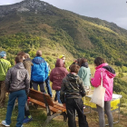 Turistes mirant la brama dels cérvols al Parc de l’Alt Pirineu i la Reserva de Caça de l’Alt Pallars.