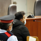 El acusado de violar y maltratar a la mujer y de abusar de la hija al Urgell, en el juicio en la Audiencia de Lleida.
