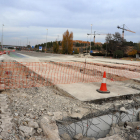 Imagen de las obras para derribar el peaje de la autopista AP-2 en Lleida ciudad.