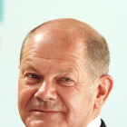 Olaf Scholz, aspirant del SPD.       Armin Laschet, de la CDU.