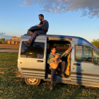 Arcadi Minguet toca el ‘handpan’ i Lluc Casals la guitarra en el nou duo Athanàgia.