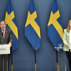 El primer ministro sueco, Stefan Löfven, y la líder del Partido de Centro, Annie Loof.