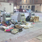 Aquest és el deplorable aspecte de la plaça Santa Maria Magdalena, el passat 1 d'octubre.