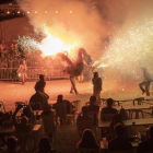 Imagen del espectáculo del bestiario de fuego de los Diables Carranquers.