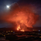 El volcán entró el viernes en una fase explosiva, que ha generado la rotura parcial del cono volcánico y  más expulsiones.