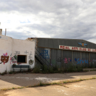 Estado actual de las instalaciones del aeródromo de Alfés, abandonado desde 2015.