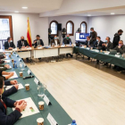 La reunió del consell rector de l'IDAPA celebrada a Organyà i presidida pel vicepresident del Govern, Jordi Puigneró.