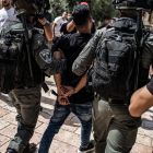 Imatge de detencions de palestins a Jerusalem, divendres.