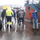 Operarios municipales y personal del club comenzaron ayer los preparativos para la Copa.