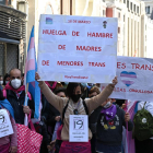 Manifestants urgeixen davant de Ministeri d'Igualtat l'aprovació de Llei Trans