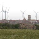 Molinos de viento en el municipio de Almatret.