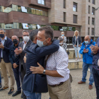 El exalcalde de Alcarràs Miquel Serra fue arropado por unas setenta personas en los juzgados. 