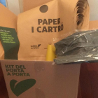 El kit con las bolsas y la información repartida en Ciutat Jardí.