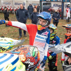 Àlex Márquez se dirige a los participantes de la sexta edición del Allianz Motor Camp, que arrancó ayer en el circuito de Rufea.