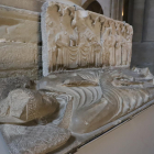 El sepulcro y los relieves en la Seu Vella, antes de viajar a Burgos.